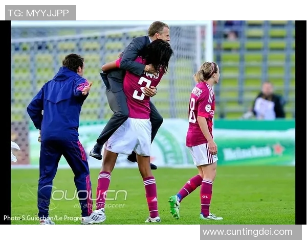 利昂女足与蒙特瑞女足激战正酣争夺女足联赛冠军荣耀